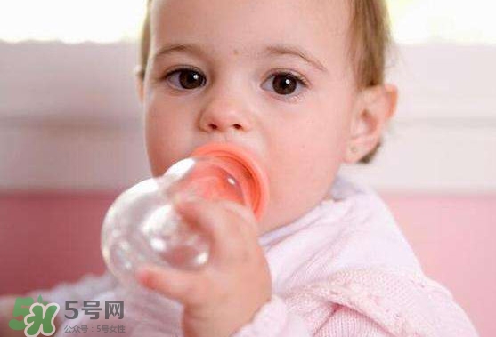 純凈水和礦泉水哪個(gè)好？純凈水和礦泉水的區(qū)別