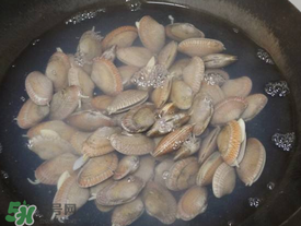花甲不開口能吃嗎？花甲不開口是不是死了？