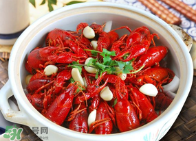 龍蝦變黑了還能吃嗎？龍蝦頭變黑了還能吃嗎？