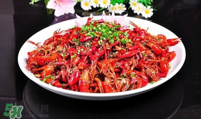 小龍蝦去頭還是不去頭？小龍蝦是吃去頭的好還是不去頭的好？