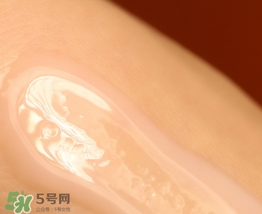 蘭嘉絲汀粉水和蘭蔻粉水哪個(gè)好？蘭嘉絲汀粉水和蘭蔻粉水對比