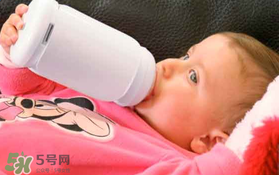 寶寶喝水喝奶要分開用奶瓶嗎？奶瓶喝水和喝奶要分開嗎？