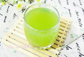 芹菜汁喝生的還是喝熟的？芹菜汁生喝好還是煮熟好