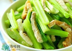 芹菜怎么炒好吃？芹菜怎么炒不苦