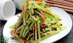 芹菜怎么炒好吃？芹菜怎么炒不苦