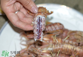 皮皮蝦中間硬的能吃嗎？皮皮蝦中間硬的是什么？