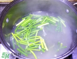 蒜苔怎么腌制好吃？蒜苔腌制方法