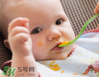 寶寶幾個月可以吃水果泥？寶寶多大可以吃果泥？