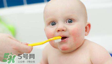 寶寶不肯刷牙一刷就哭怎么辦？怎么樣讓寶寶養(yǎng)成刷牙的習(xí)慣？