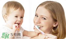 寶寶不肯刷牙一刷就哭怎么辦？怎么樣讓寶寶養(yǎng)成刷牙的習(xí)慣？