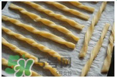 適合寶寶吃的小餅干怎么做？寶寶能吃的小餅干怎么做？
