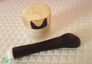 坐月子用什么粉底液？月子里用什么粉底液好