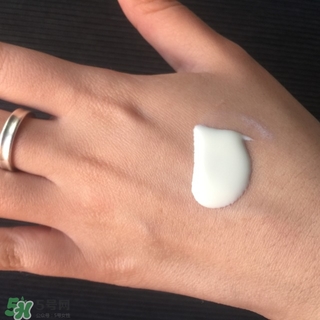 隔離霜和妝前乳都要用嗎？隔離霜和妝前乳哪個(gè)好