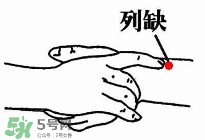 媽媽病毒性感冒需要停止喂奶嗎？媽媽感冒了喂奶需要注意什么？