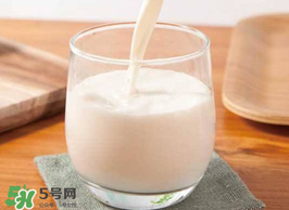 蠶豆和牛奶可以同吃嗎？吃蠶豆可以喝牛奶嗎？