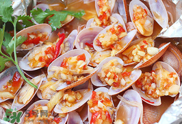 花甲能和白酒一起吃嗎？花甲和白酒在一起會食物中毒嗎？