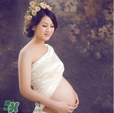 孕婦摸肚子會(huì)繞頸嗎？孕婦摸肚子胎兒能感受到嗎？