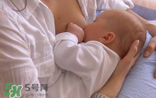 我的奶水發(fā)黃是怎么回事？ 哺乳期奶水發(fā)黃還可以喂奶嗎？