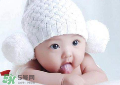 如何判斷新生兒已經(jīng)吃飽？新生兒吃飽了有什么表現(xiàn)？