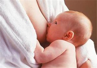 哺乳期奶水有血是什么原因？哺乳期奶水有血能喂奶嗎？