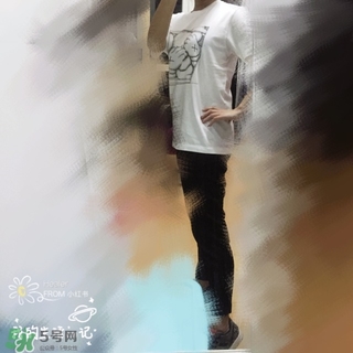 優(yōu)衣庫(kù)xKAWS合作系列衣服多少錢(qián)與試穿圖片