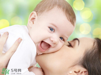哺乳期媽媽用護(hù)膚品對(duì)寶寶有影響嗎？哺乳期能不能用護(hù)膚品？