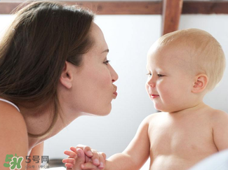 哺乳期媽媽用護(hù)膚品對(duì)寶寶有影響嗎？哺乳期能不能用護(hù)膚品？