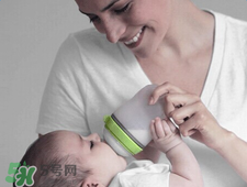 Comotomo可么多么硅膠奶瓶顏色有幾種？Comotomo可么多么有幾個(gè)顏色?