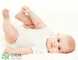 寶寶頭皮上的污垢可以摳掉嗎？寶寶頭上的頭垢該怎么處理？