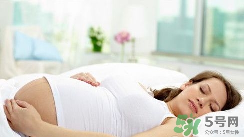 孕期什么睡姿對(duì)寶寶好？孕期怎么睡對(duì)胎兒好？