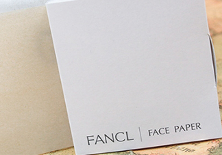 fancl吸油紙?jiān)趺礃?？fancl吸油紙?jiān)趺从茫?>
<strong>fancl吸油紙?jiān)趺礃?？fancl吸油紙?jiān)趺从茫?/strong>
</a>
<p>吸油紙這種東西本來(lái)是沒(méi)有什么推薦的，畢竟市面上的吸油紙非常多，但是fancl的材質(zhì)很天然。天然麻作為材質(zhì)，不含防腐劑，用起來(lái)非常安心，而且吸油效果會(huì)好很多哦！下面就來(lái)了解一下效果吧！</p>
</li>
<li>
<a href=