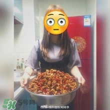 別人家的室友！成都女孩為室友帶了一盆冷吃兔