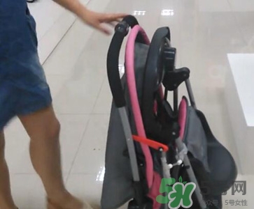 好孩子嬰兒車怎么折疊？好孩子嬰兒車折疊步驟圖