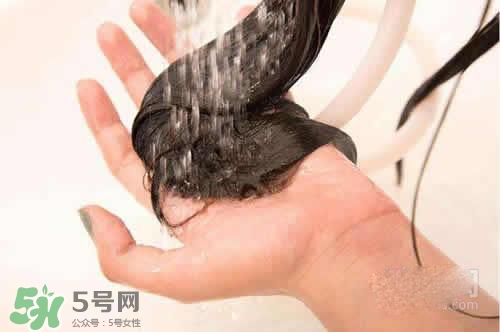 用染發(fā)膏前要不要洗頭？用染發(fā)膏要提前幾天洗頭？