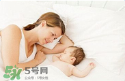 產(chǎn)后皮膚干燥起皮又很癢是怎么回事？生完小孩后皮膚特干怎么辦？