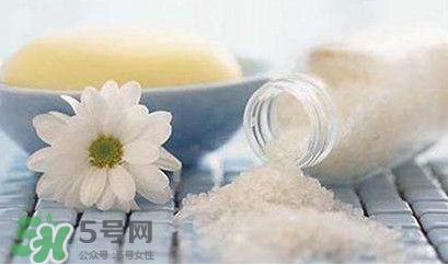 食用鹽可以洗臉嗎？用食用鹽洗臉好嗎？