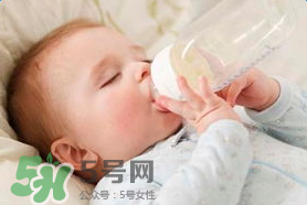 寶寶溢奶怎么辦？寶寶溢奶怎么做？
