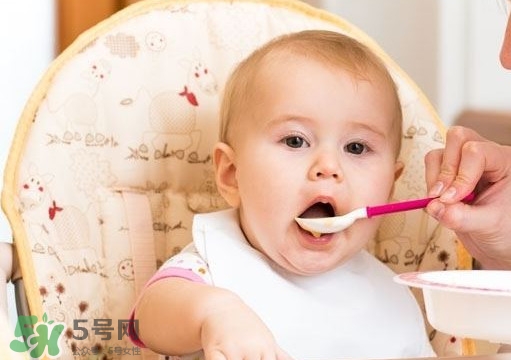 嬰兒多大可以吃鹽？嬰兒幾個(gè)月可以吃鹽