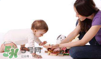 一歲寶寶玩什么游戲好？一歲寶寶適合玩什么游戲？