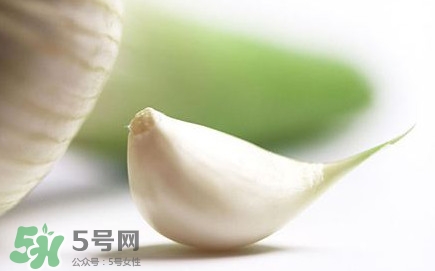 蒜頭發(fā)芽了還能吃嗎？蒜頭發(fā)芽了芽心能吃嗎