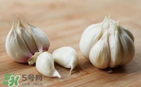 蒜頭不能和什么一起吃？大蒜不能跟什么一起吃