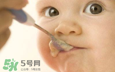 寶寶吃米粉拉綠便便怎么回事？寶寶吃米粉拉綠色要緊嗎？