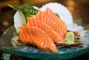 三文魚(yú)不能和什么一起吃？三文魚(yú)和什么相克？