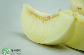 為什么吃甜瓜會嗓子疼？吃甜瓜嗓子疼怎么辦？