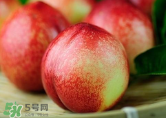 吃油桃需要削皮嗎？吃油桃剝皮吃還是不剝？