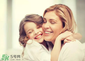 2017年母親節(jié)送什么口紅？2017年送媽媽口紅什么顏色好？