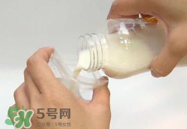 開(kāi)水沖奶粉會(huì)破壞營(yíng)養(yǎng)嗎？什么水溫沖奶粉好？
