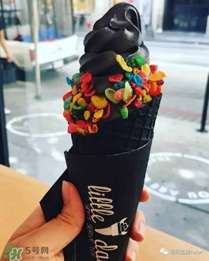 炭黑冰淇淋好吃嗎？炭黑冰淇淋哪里買？
