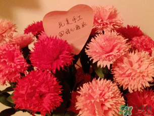 母親節(jié)可以送紙做的康乃馨嗎？康乃馨怎么折？