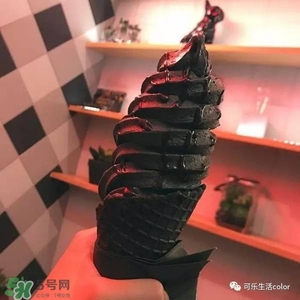 炭黑冰淇淋好吃嗎？炭黑冰淇淋哪里買？